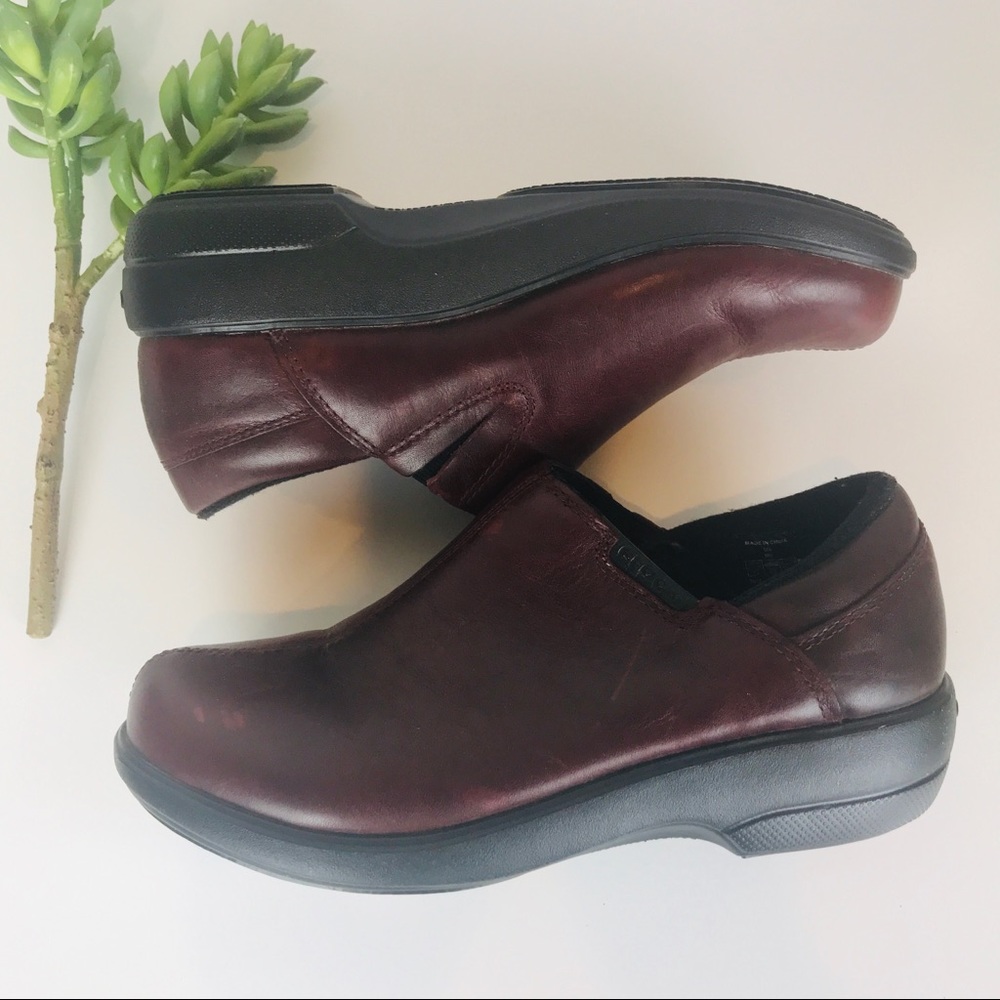 Crocs Red Leather Clogs 7M